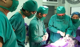Em bé vừa chào đời đã có "u quái" ở hậu môn
